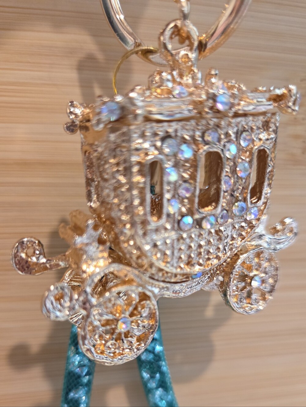 ✨ Luxury Rhinestone Cinderella Carriage Bag Charm & Keychain ✨ - Picture 6 of 16